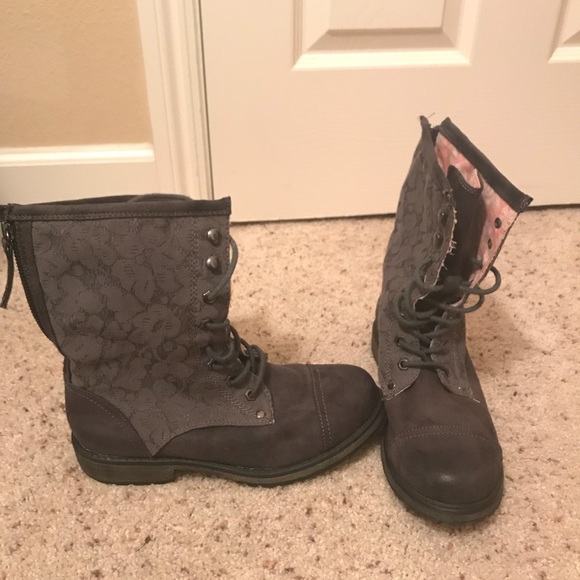roxy boots grey